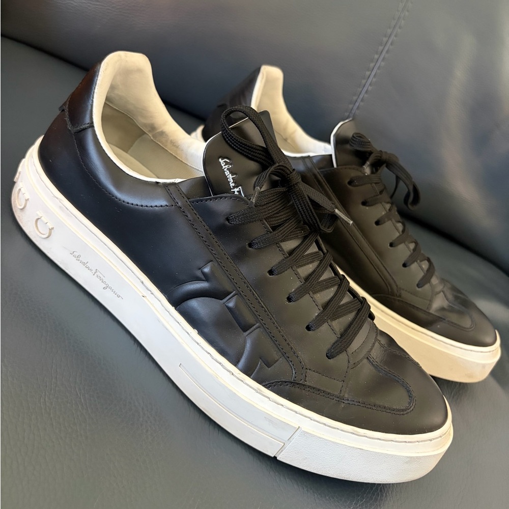 Salvatore Ferragamo men's Gancini sneakers in black leather size 10.5 men’s